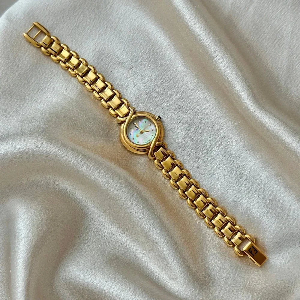 AUTHENTIC VINTAGE FENDI MOTHER-OF-PEARL WATCH - Picture 3 of 10